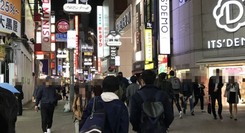 渋谷センター街交差点直進